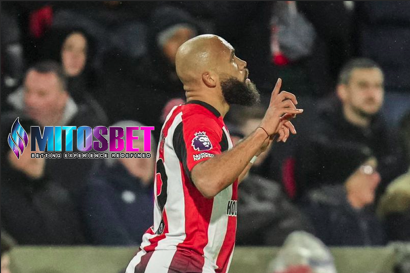 Pemain Brentford Bryan Mbeumo merayakan gol ke gawang Arsenal di Stadion Gtech Community pada laga Premier League, Kamis (2/1/2025) dini hari WIB. (c) AP Photo/Kirsty Wigglesworth